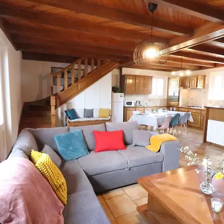 Maison Calme Avec Piscine Privative Chauffee, 3 Chambres, Terrain Et Bbq, Proche Nature Et Randonnees - Fr-1-742-154 Holiday home Allanche