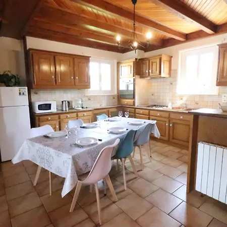 Maison Calme Avec Piscine Privative Chauffee, 3 Chambres, Terrain Et Bbq, Proche Nature Et Randonnees - Fr-1-742-154 Holiday home Allanche